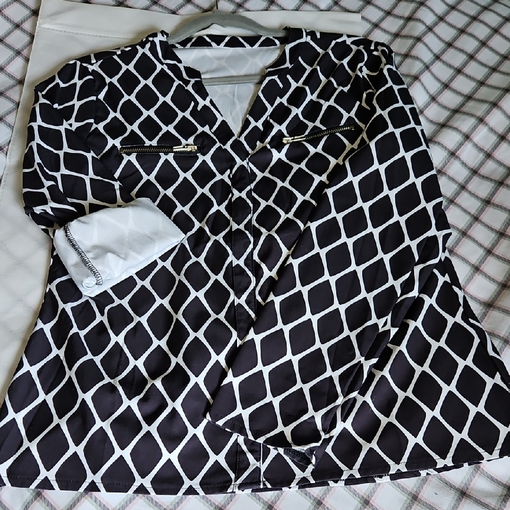 Black and White Geometric Women's Top